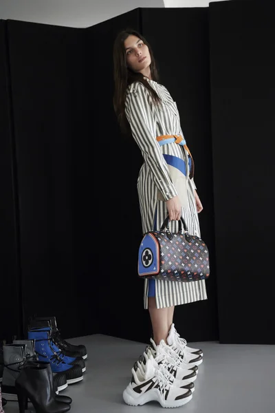 Look 3